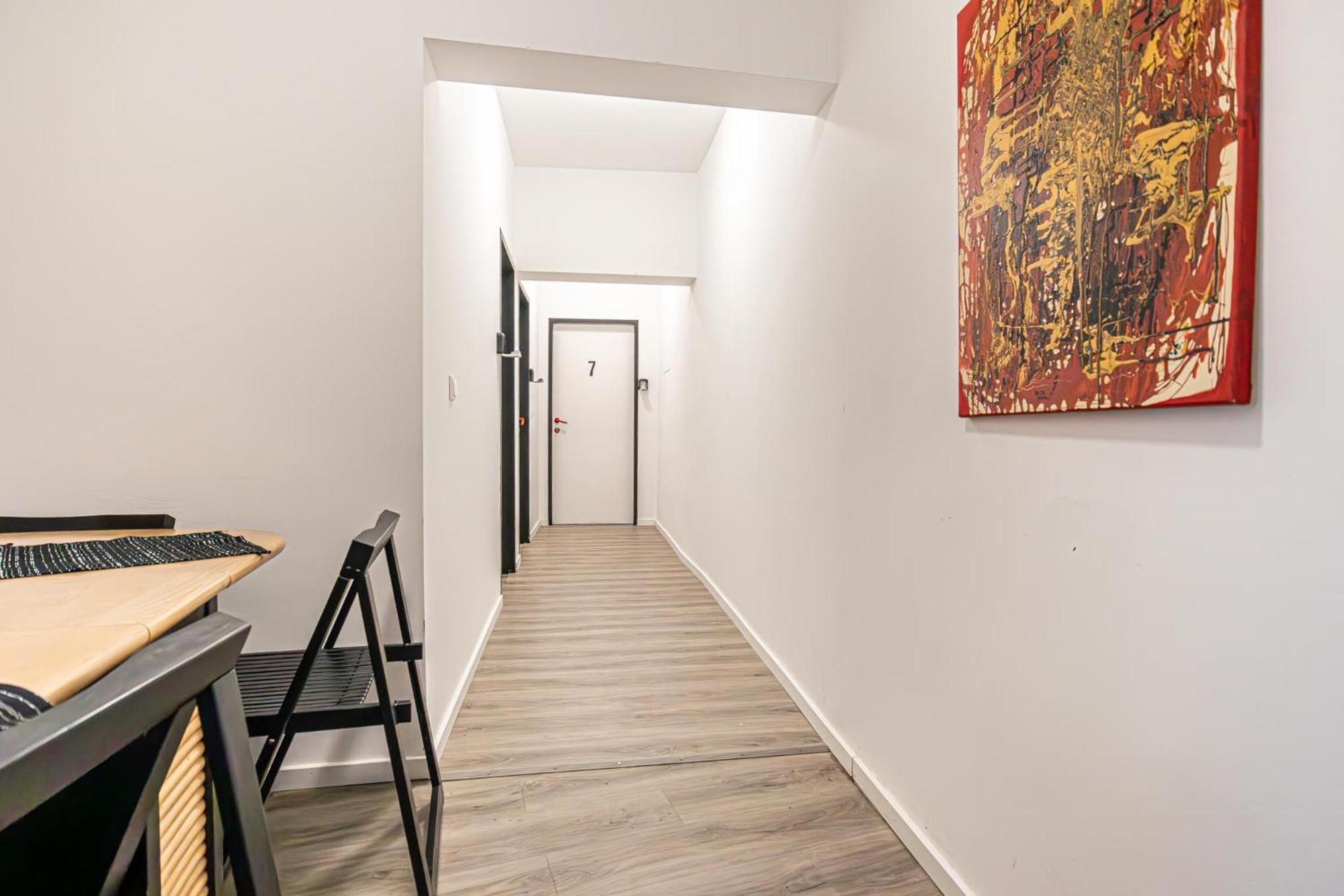 Near Schoenbrunn - Economy Rooms In Shared Apartment At Meidling Train Station Bécs Kültér fotó
