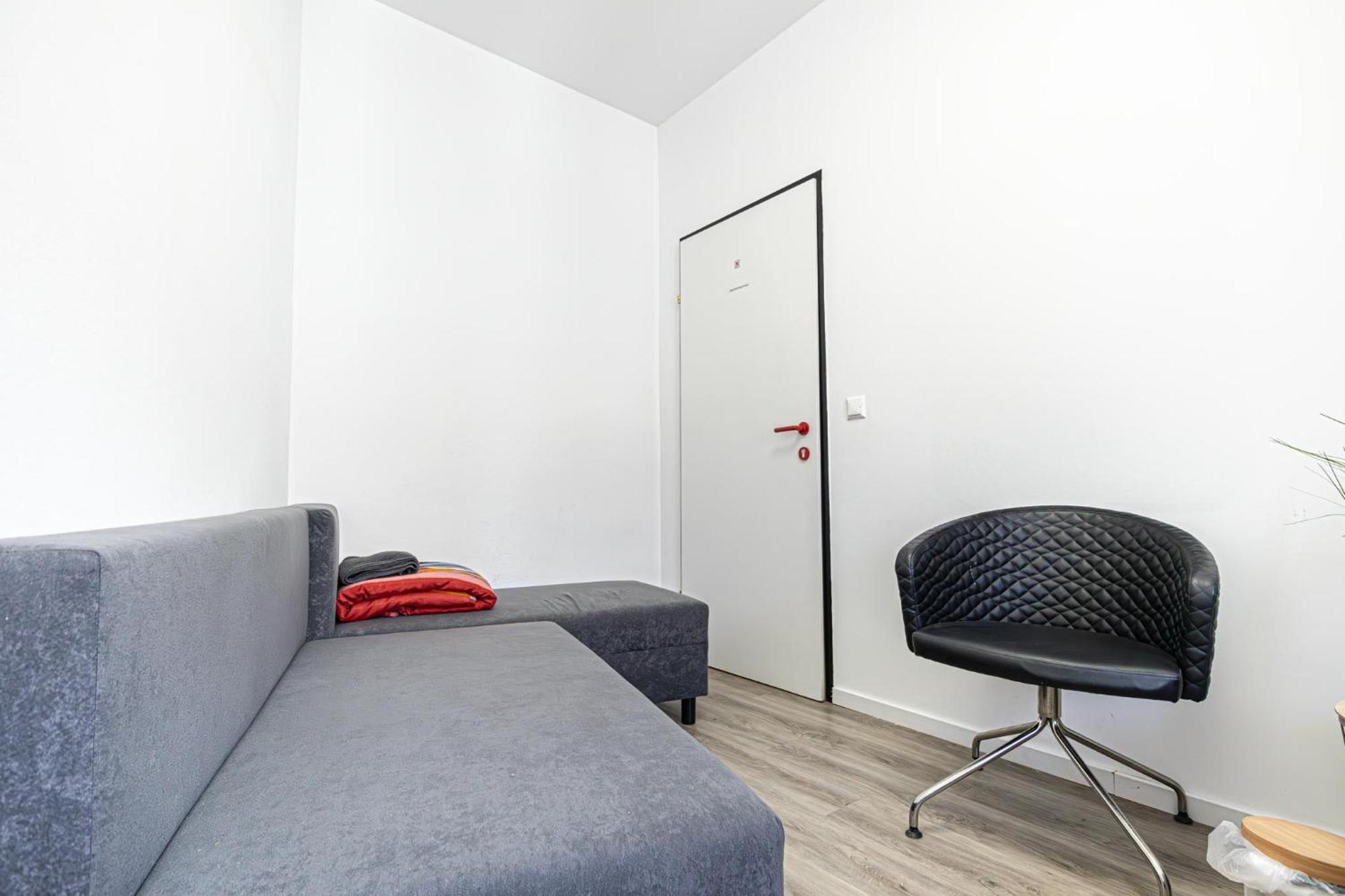Near Schoenbrunn - Economy Rooms In Shared Apartment At Meidling Train Station Bécs Kültér fotó