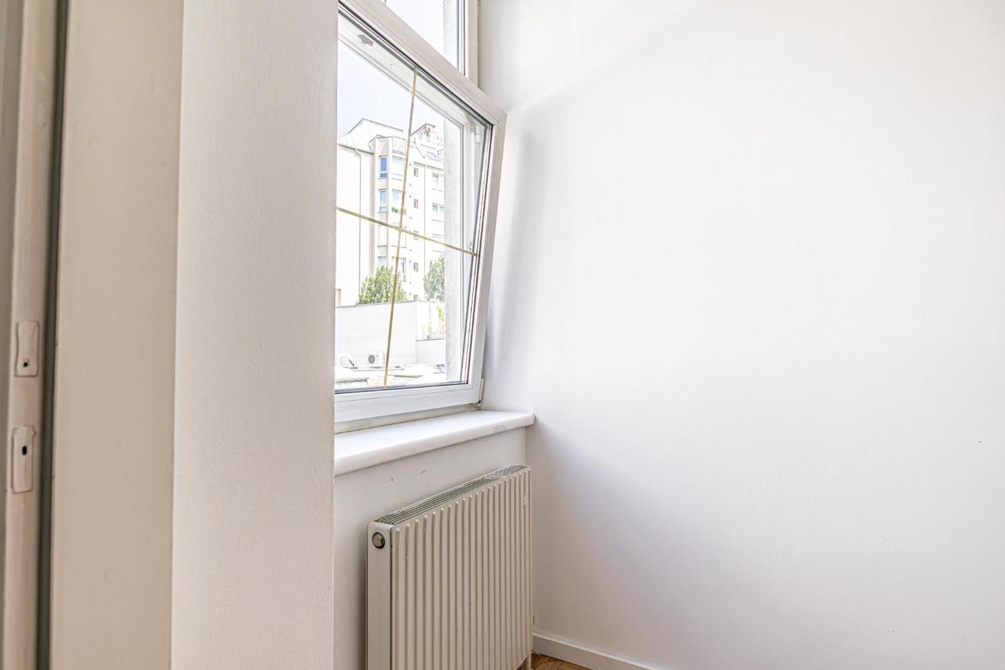 Near Schoenbrunn - Economy Rooms In Shared Apartment At Meidling Train Station Bécs Kültér fotó