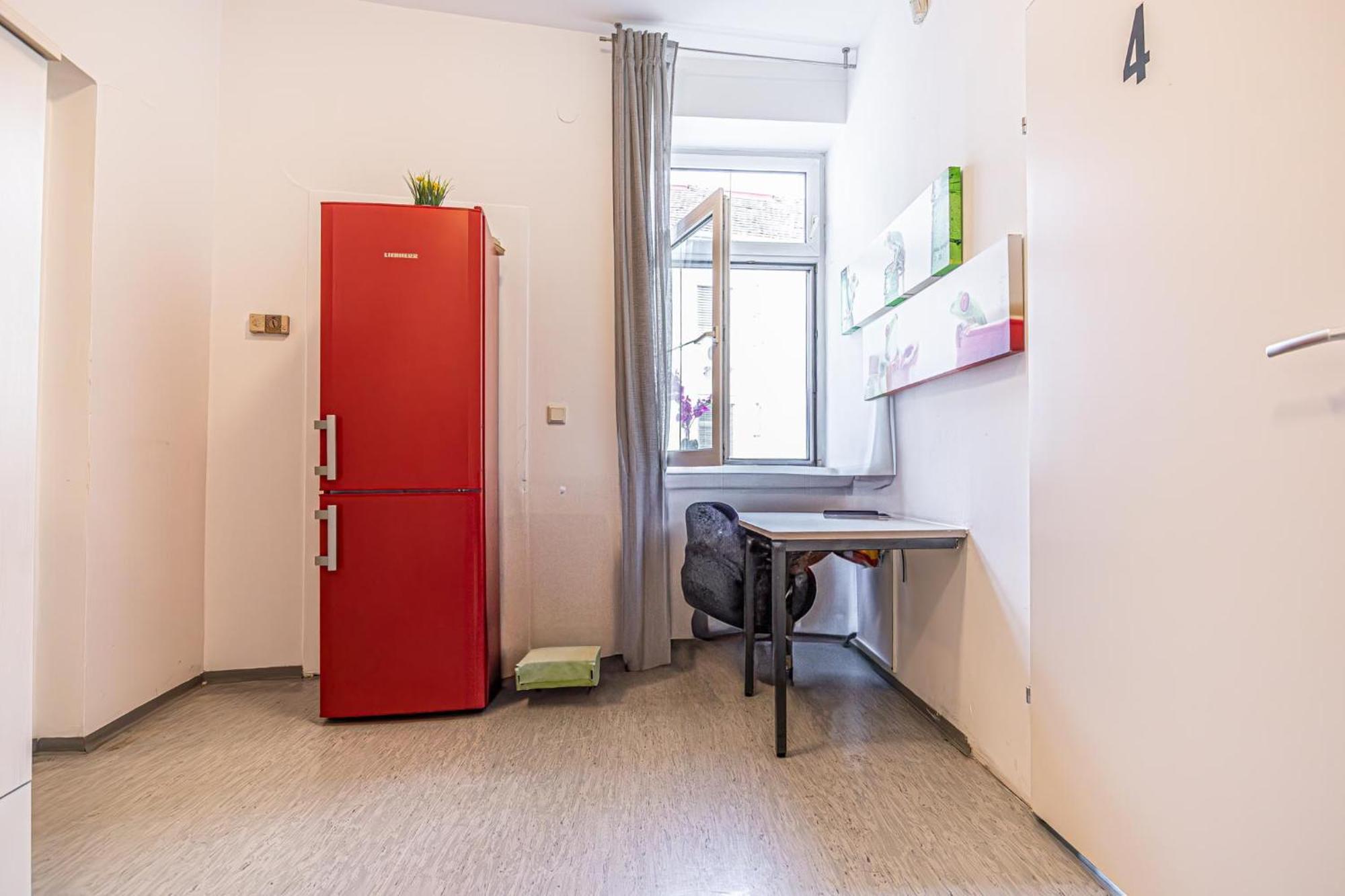 Near Schoenbrunn - Economy Rooms In Shared Apartment At Meidling Train Station Bécs Kültér fotó