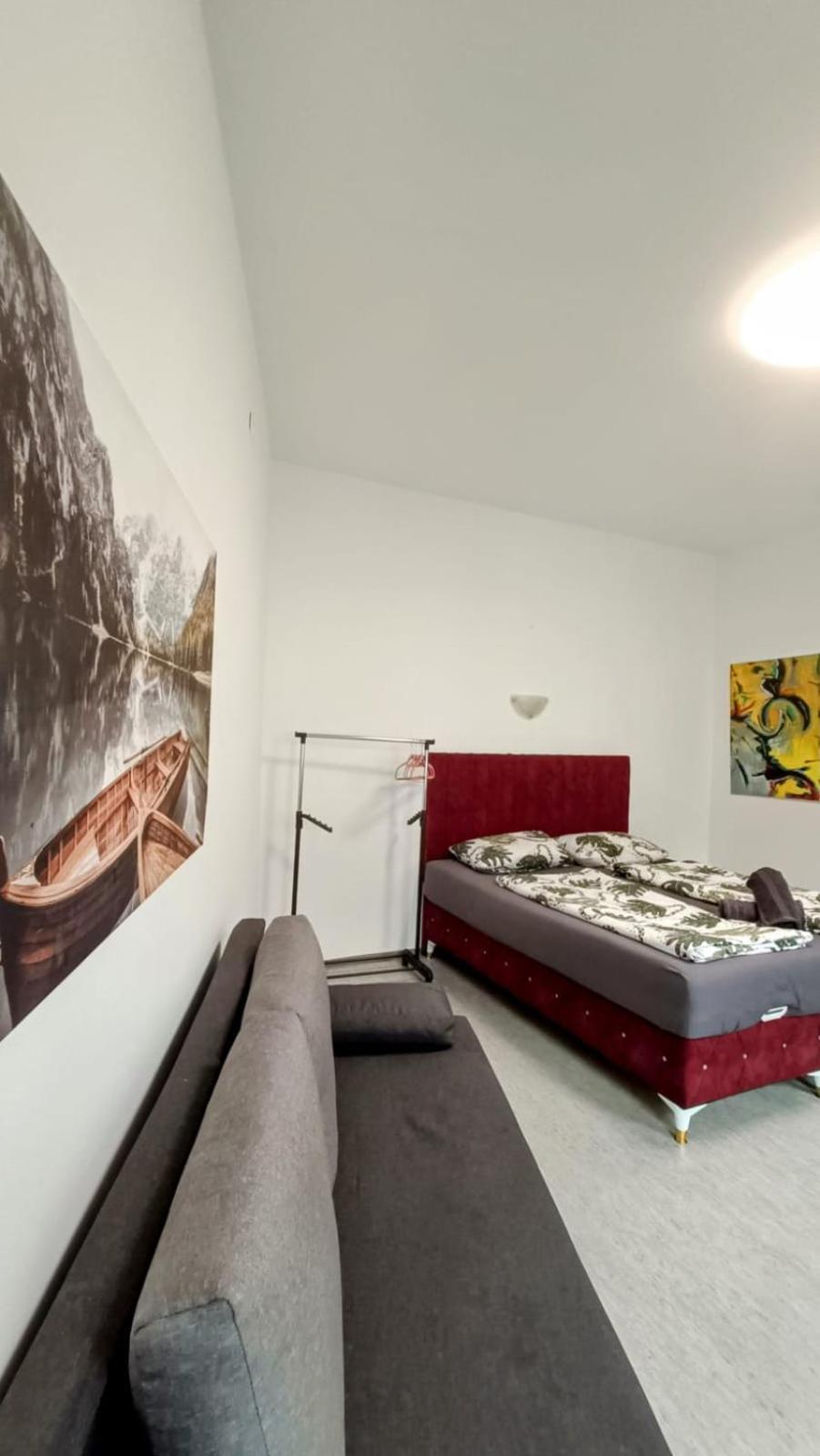 Near Schoenbrunn - Economy Rooms In Shared Apartment At Meidling Train Station Bécs Kültér fotó