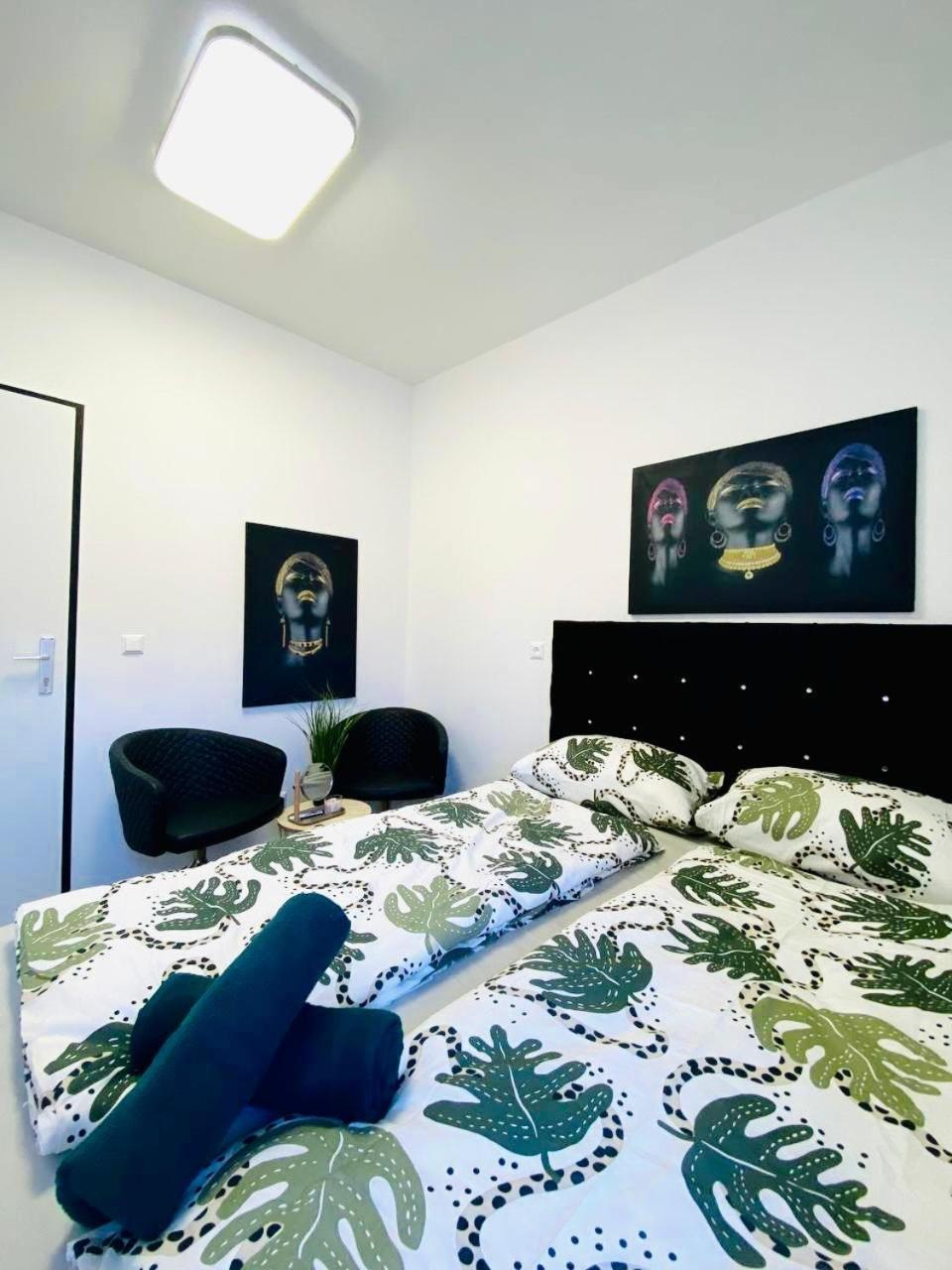 Near Schoenbrunn - Economy Rooms In Shared Apartment At Meidling Train Station Bécs Kültér fotó