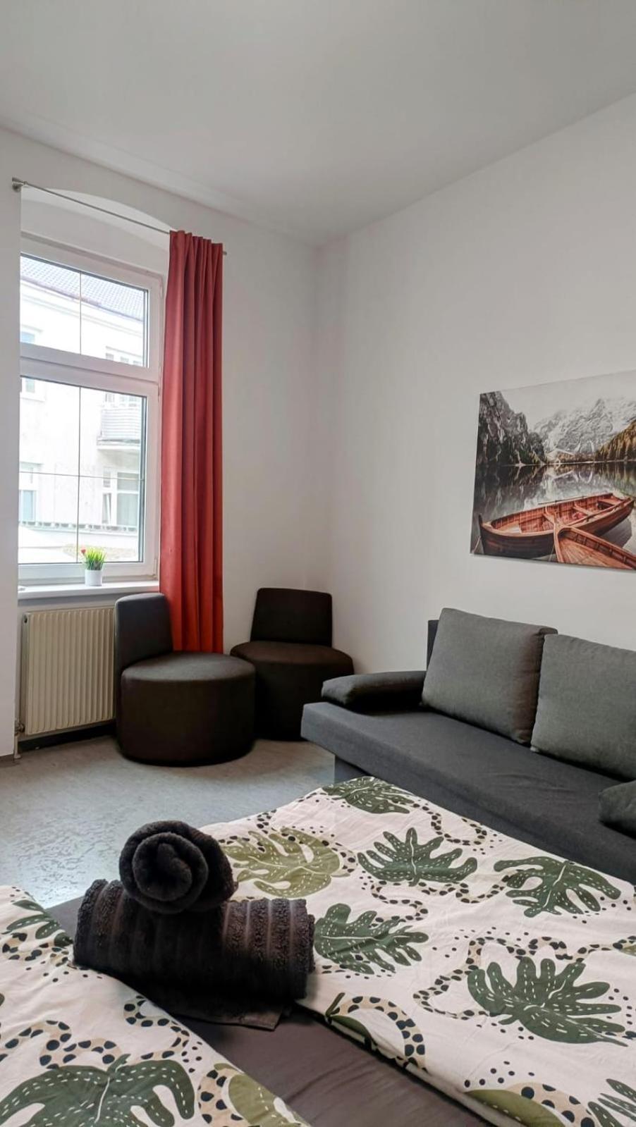 Near Schoenbrunn - Economy Rooms In Shared Apartment At Meidling Train Station Bécs Kültér fotó