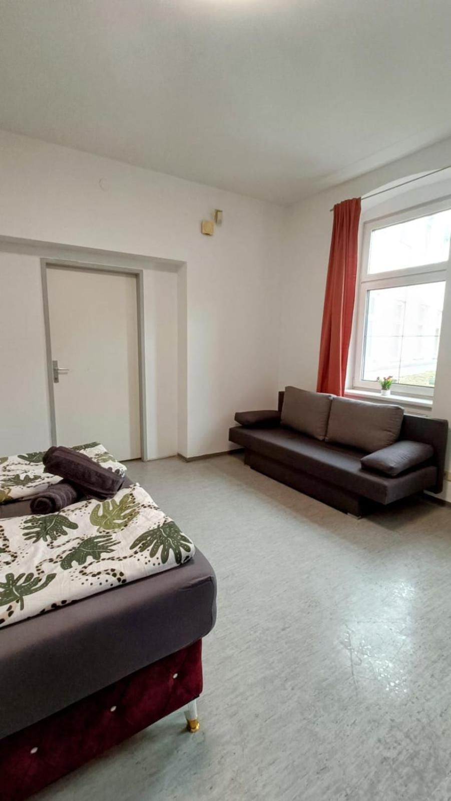 Near Schoenbrunn - Economy Rooms In Shared Apartment At Meidling Train Station Bécs Kültér fotó