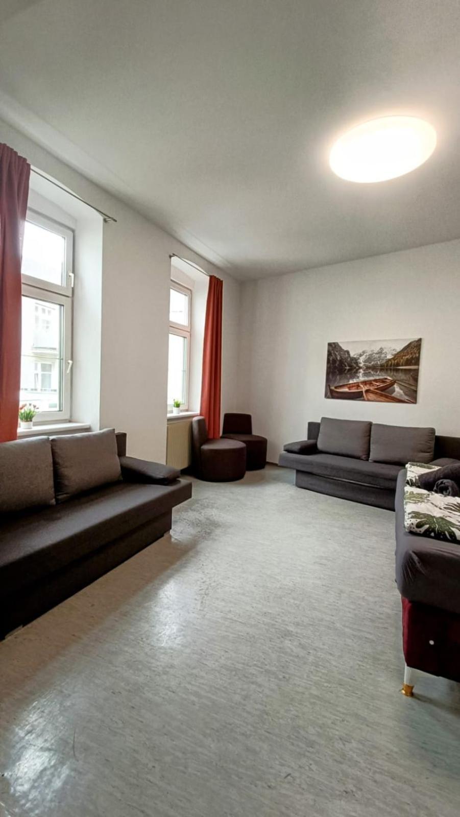 Near Schoenbrunn - Economy Rooms In Shared Apartment At Meidling Train Station Bécs Kültér fotó