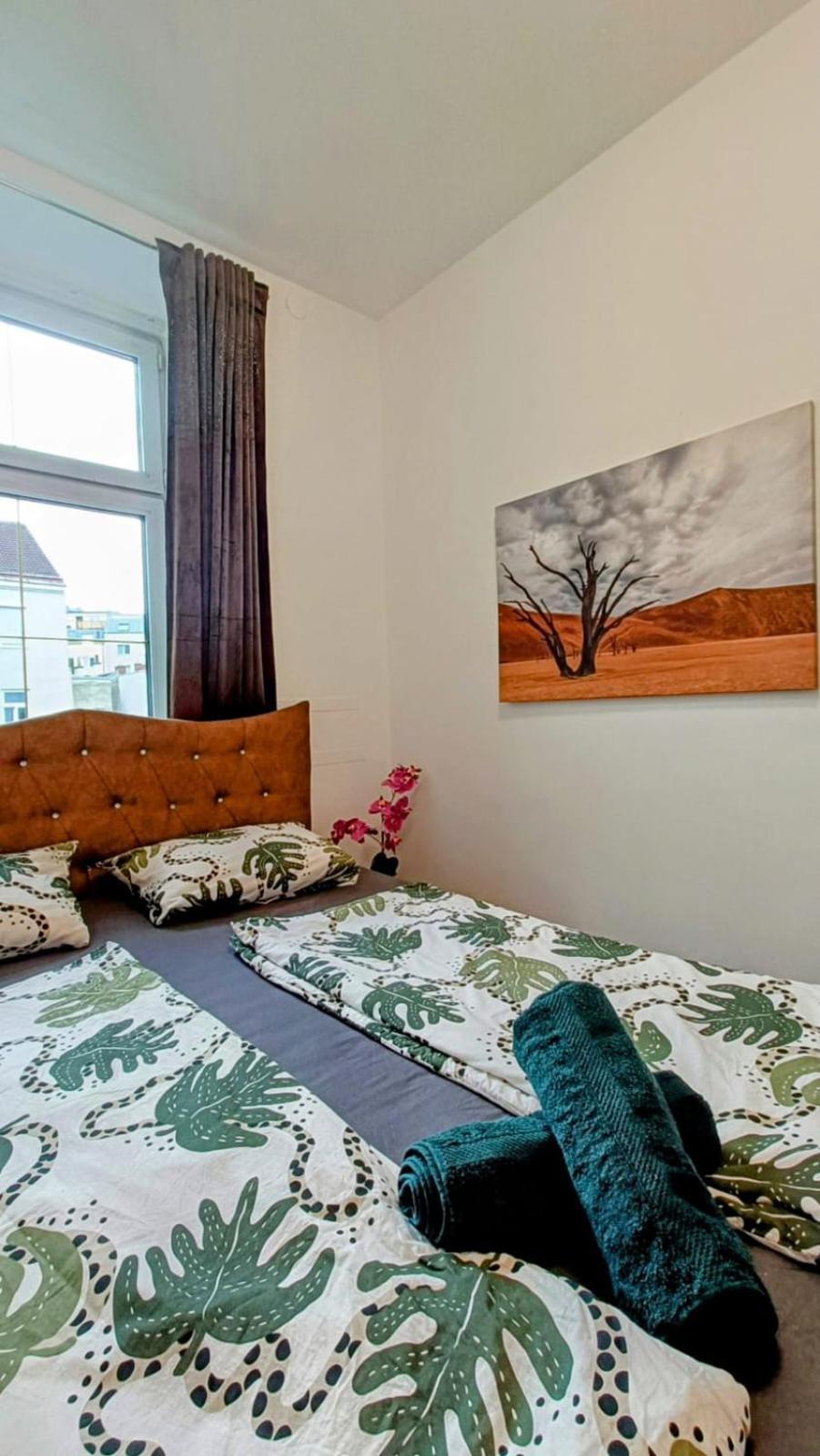 Near Schoenbrunn - Economy Rooms In Shared Apartment At Meidling Train Station Bécs Kültér fotó