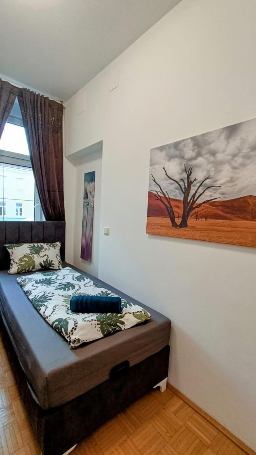 Near Schoenbrunn - Economy Rooms In Shared Apartment At Meidling Train Station Bécs Kültér fotó