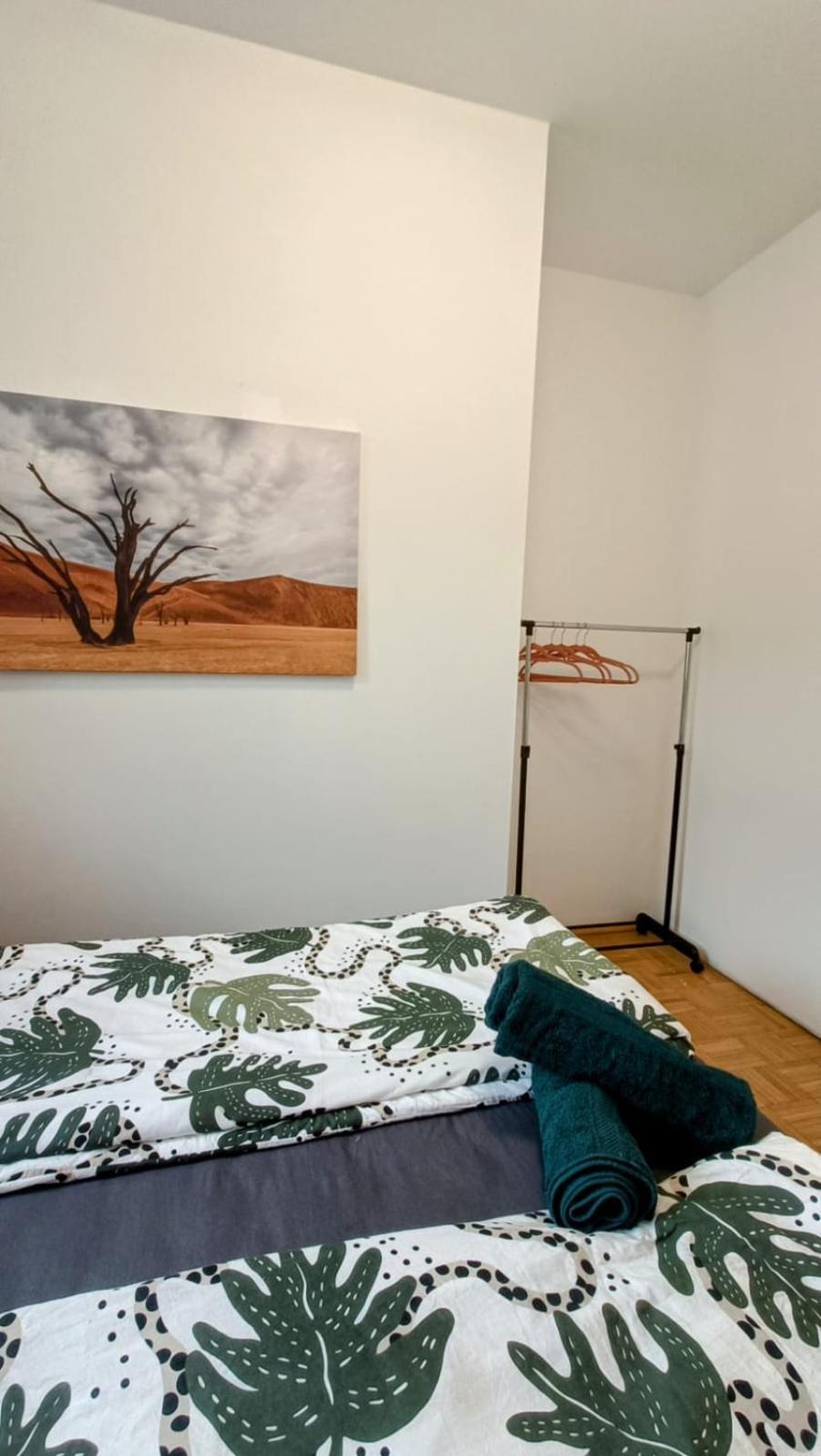 Near Schoenbrunn - Economy Rooms In Shared Apartment At Meidling Train Station Bécs Kültér fotó