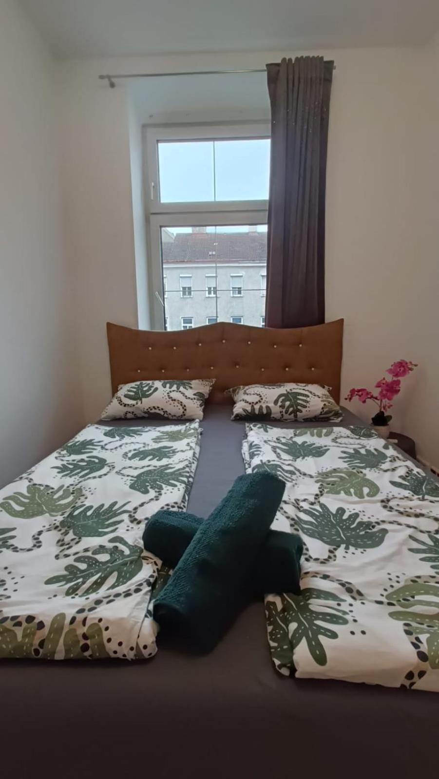Near Schoenbrunn - Economy Rooms In Shared Apartment At Meidling Train Station Bécs Kültér fotó