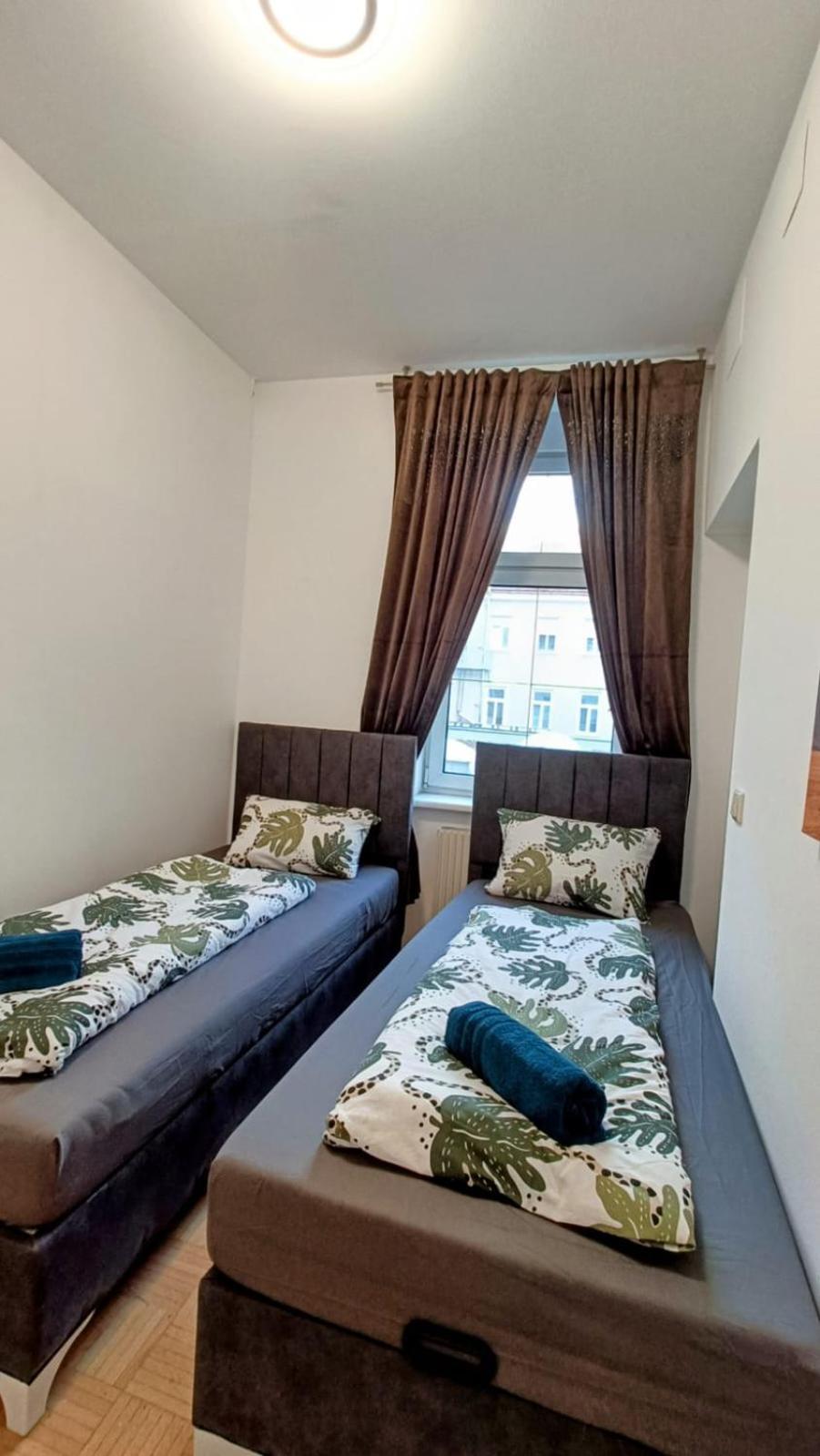 Near Schoenbrunn - Economy Rooms In Shared Apartment At Meidling Train Station Bécs Kültér fotó