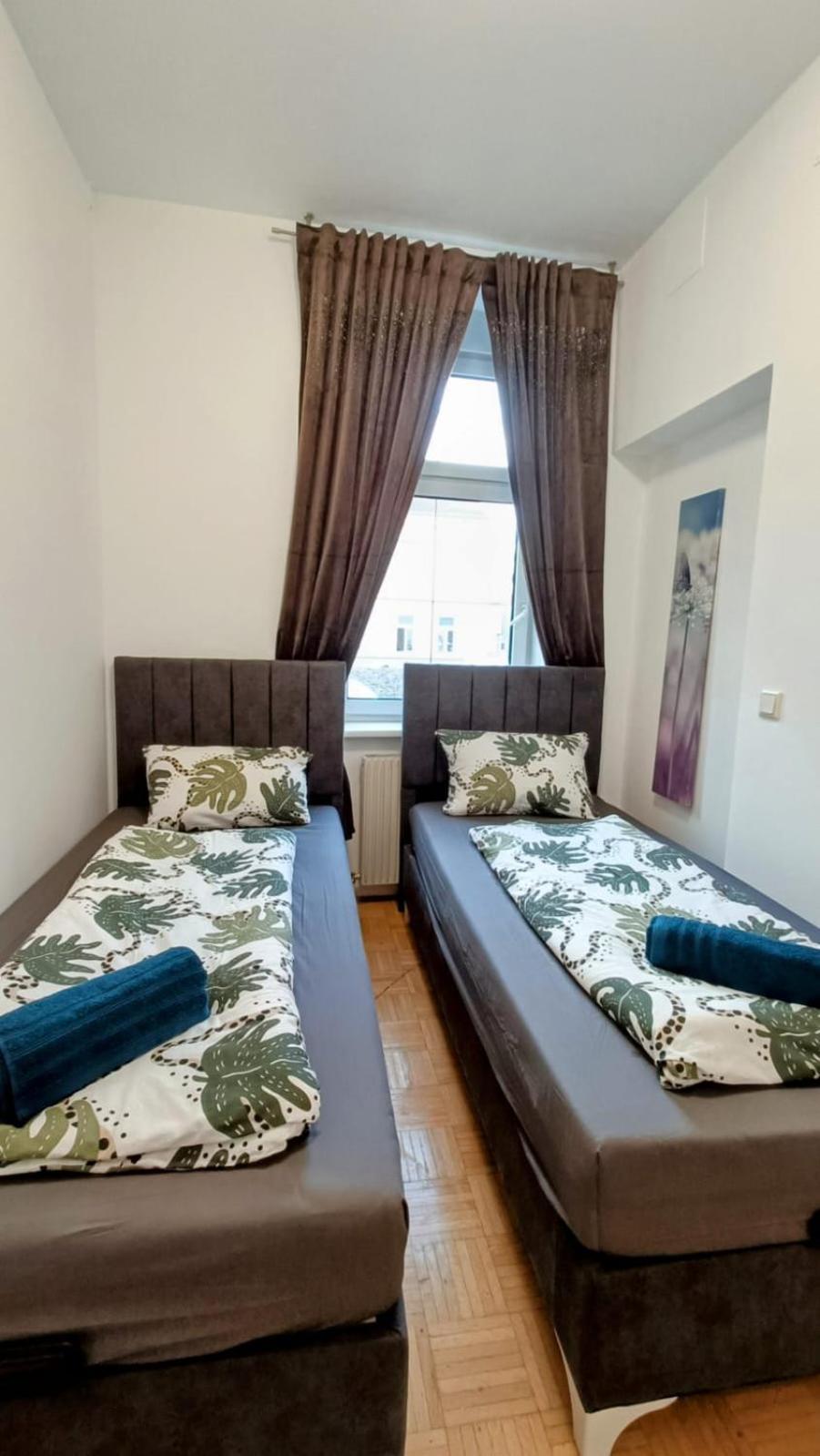 Near Schoenbrunn - Economy Rooms In Shared Apartment At Meidling Train Station Bécs Kültér fotó